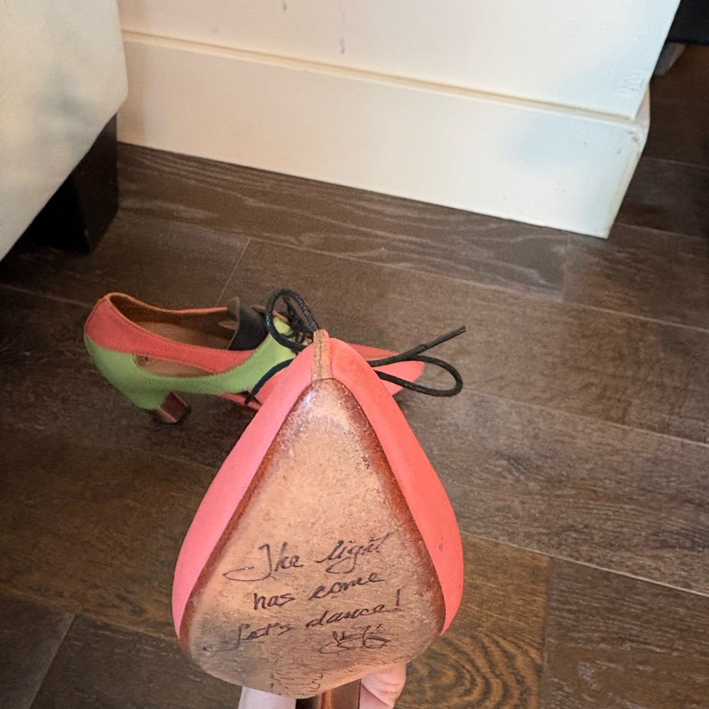 John Fluevog Stylish Pink and Green Heeled Shoes - Picture 3 of 10